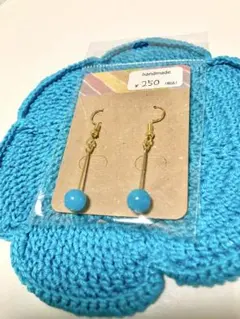 Ｎｏ．133 ハンドメイド 青いビーズ ロングピアス