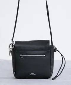 【美品】waku ブラックレザーショルダーバッグ 牛革 黒
