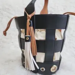 ☆希少☆ ダイアナ バケツ型 ハンドバッグ ブラック　タッセル　レザーのサムネイル