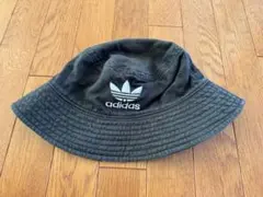 adidas リバーシブル バケットハット ブラック/トロピカル