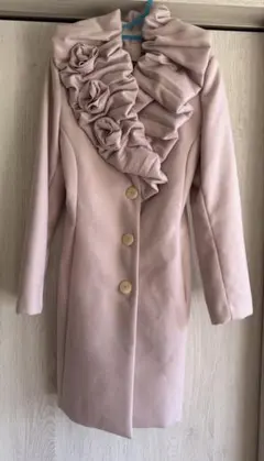 フリル付き薄いピンクロングコート