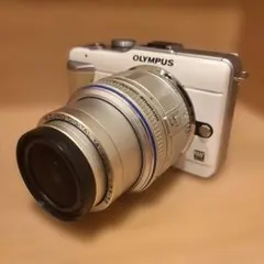 ✨美品✨OLYMPUS E-PL1 レンズセット バッテリー 充電器付きのサムネイル