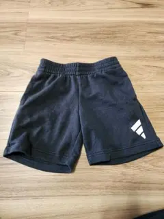 adidas ブラック ハーフパンツ 130