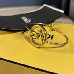 FENDI レザーブレスレット　箱入り　美品 2025年最新】Fendi 付属品：箱 ブレスレットの人気アイテム