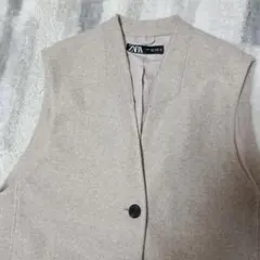 美品　ZARA　袖なしアウター　ベージュ