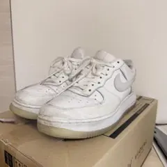 NIKE AIR FORCE 1 ホワイト スニーカーのサムネイル