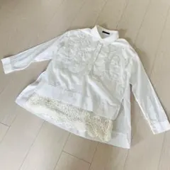 刺繍＆パール使い 裾レースブラウス 白シャツ チュニック丈のサムネイル