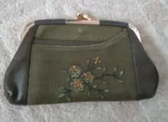 オリーブグリーン 刺繍がま口コインケース