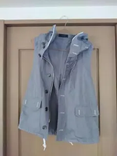 レイジブルー　フード付きグレー ベスト