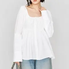 ASTRAET Uネック 切り替え ギャザー 長袖 ブラウス　ホワイトのサムネイル
