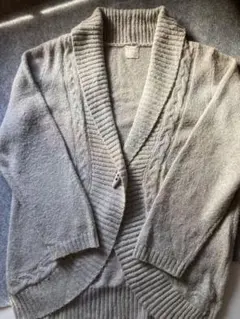 ケーブル編みカーディガン