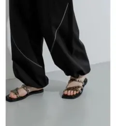 スタッズフラットサンダル　SENSE OF PLACE