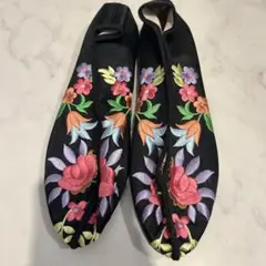 【新品未使用】刺繍入りチャイナシューズ　花柄刺繍 フラットシューズ 黒