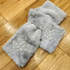 フェイクファーマフラー　ストール　ふわふわ　ビジュー　グレー　可愛い　キラキラ