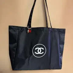 【CHANEL】ノベルティ　大容量トートバッグ　黒 チャーム付(正規品)