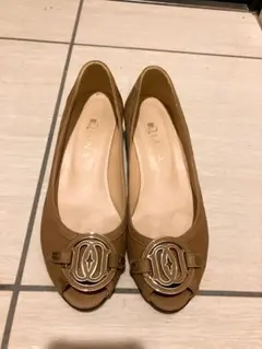 DIANA ダイアナ オープントゥ パンプス ベージュ ゴールド金具 24