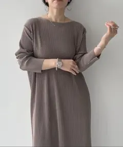 wee9s デイリースーパーストレッチクルーネックプリーツワンピース