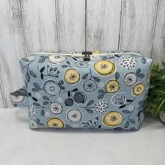 定番おむつポーチ　丸い花　ブルー　ハンドメイドボックスポーチ