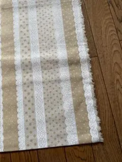 カントリー柄　ベージュとホワイトストライプ、ドット 110㎝✖️158㎝