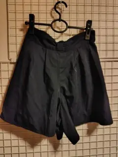 黒 フレアシルエット ショートパンツ