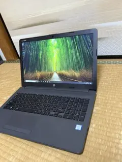HP ノートパソコン Core i5 第 8 世代。15.6 インチ。