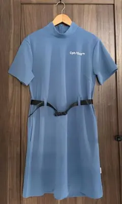 Cph/Golf™ ブルーワンピース ハイネック ベルト付き