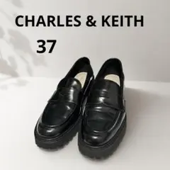 CHARLES & KEITH チャンキー ペニーローファーのサムネイル