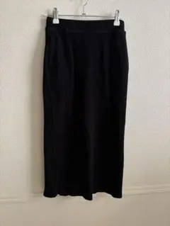 リブ 黒タイトスカート スリット入り