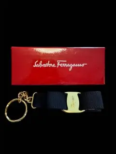 箱付プレゼントSalvatore Ferragamo ヴァラリボン キーホルダー