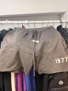 ESSENTIALS グレー ショートパンツ 1977