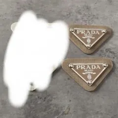 PRADA トライアングル型デコレーションパーツ 2個セット　カボション