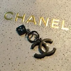 CHANEL シャネル ホリデー ロゴ チャーム ノベルティ　希少　シルバー