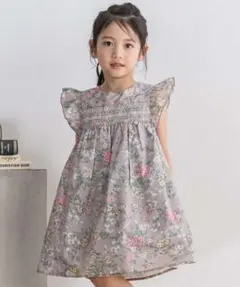 【BeBe Petits Pois Vert】べべ　花柄スモッキングワンピース