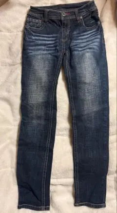 レディースデニムパンツ　スリムストレート