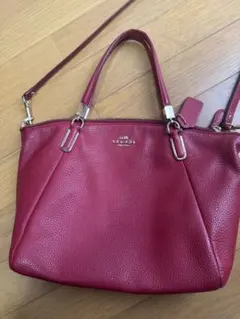 COACH レッド ショルダーバッグ