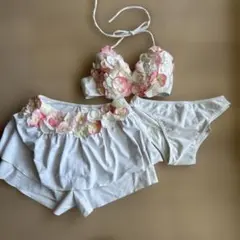 花びらデザイン 造花　セパレート水着　ビキニ