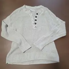 ライトグレー ボタン付きニット 長袖 アメリカンイーグル