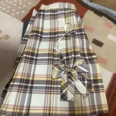制服　黄色　リボン・スカート
