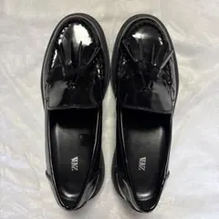 【ZARA】エナメルタッセル付モカシン