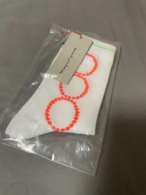 ミナペルホネン　ホワイトソックス オレンジ刺繍のサムネイル