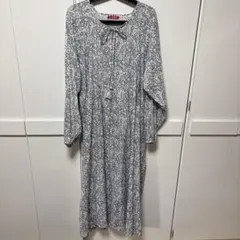 花柄グレー系Aラインワンピースのサムネイル