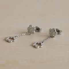 MARY QUANT フラワーモチーフ ピアス　ジャンク品