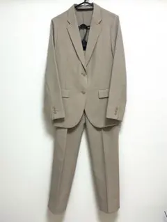 ユニクロ 感動ジャケットパンツ セットアップ ベージュのサムネイル