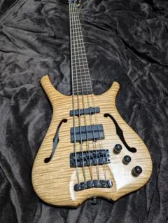 Item thumbnail for item bc001d0f-3b3e-4127-a5bb-4689c4861e66