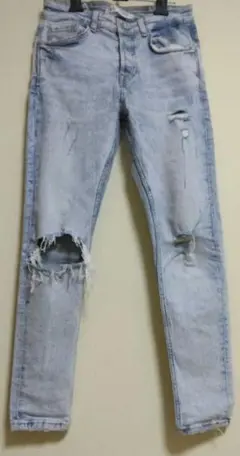 ＺＡＲＡ・ライトブルーダメージジーンズ　男女兼用