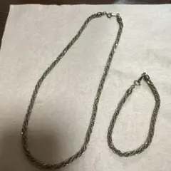 ネックレスとブレスレットのセット