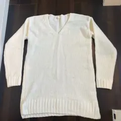 新品　earth アイボリー Vネック 長袖ニット