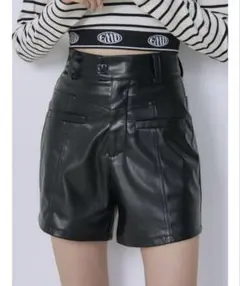EMODA 黒 レザー風 ショートパンツ