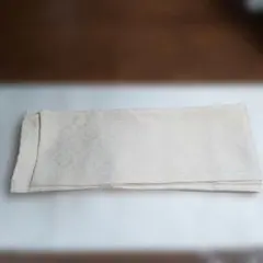 薄いホワイトベージュ色にダイヤ柄や花柄模様が入った重ね襟 それともショール新品