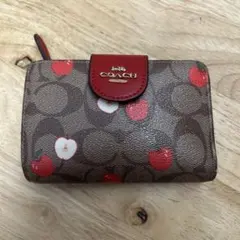 週末お値下げ　coach 二つ折り財布　りんご柄のサムネイル